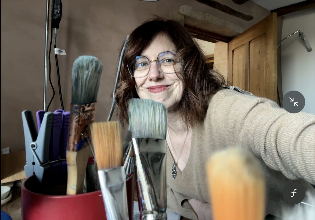 Portrait Hélène Salvi dans l'atelier
